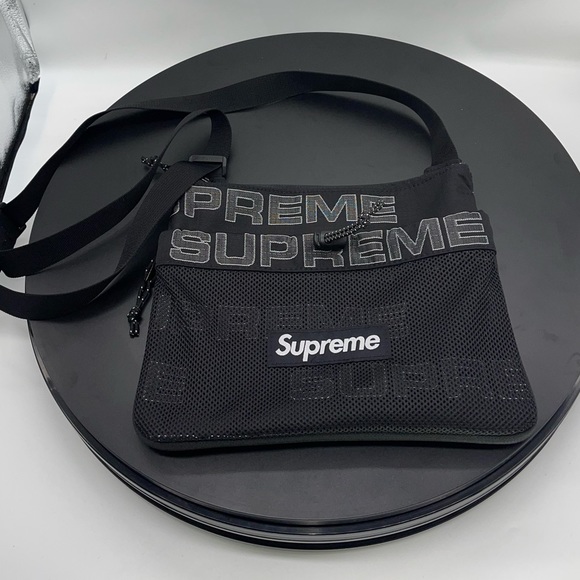 Supreme Shoulder Bag - Picture 4 of 6
